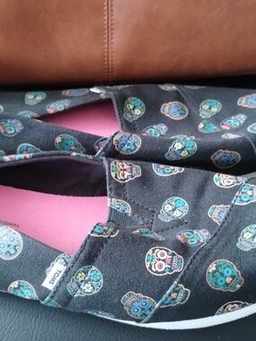 TOMS Black Sugar Skull Slip-On Sneakers